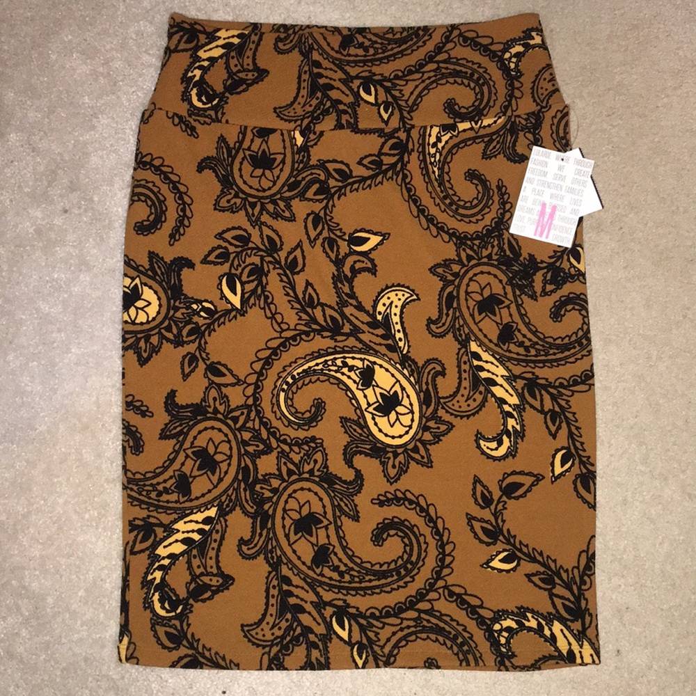 LulaRoe Cassie Skirt size Medium, new with tags!